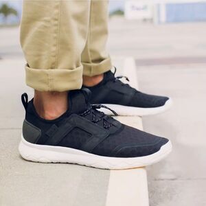 Teva black arrowood swift sneakers 8.5